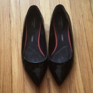 Rockprt Total Motion Pointy Toe Flats